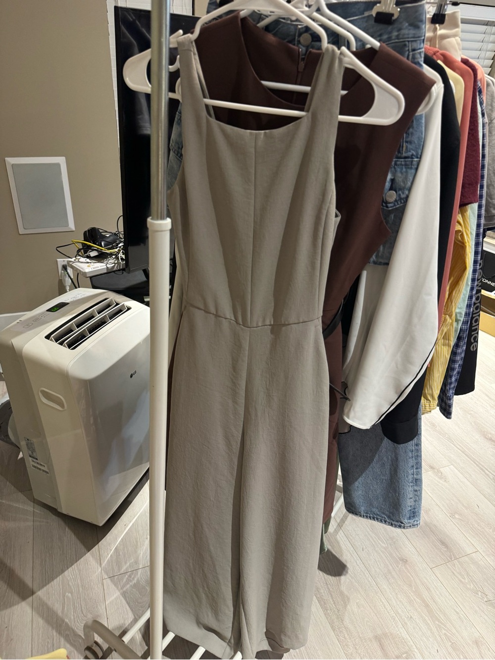 Aritzia Wilfred Grey Ecoulement Jumpsuit Romper in Grey Size 0